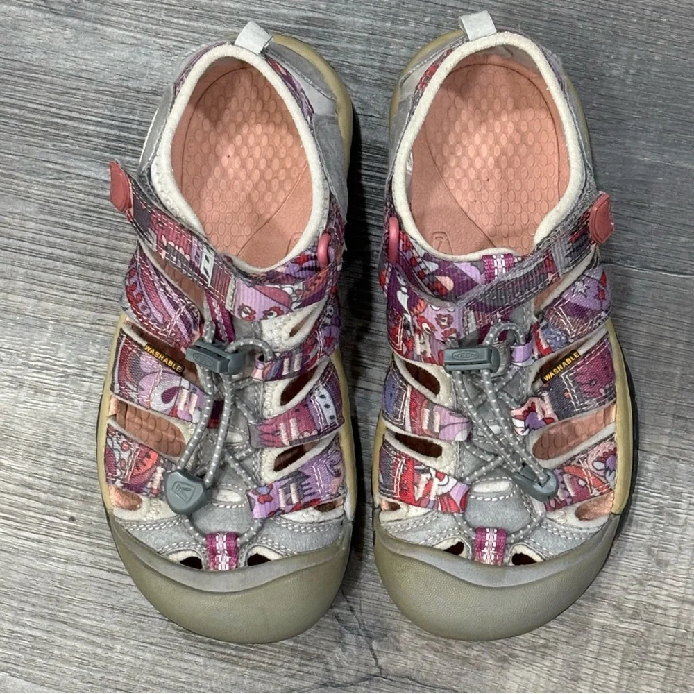 Keen Newport waterproof/hiking Sandals, Big Kids Size 2, in ”Grape Kiss” GUC